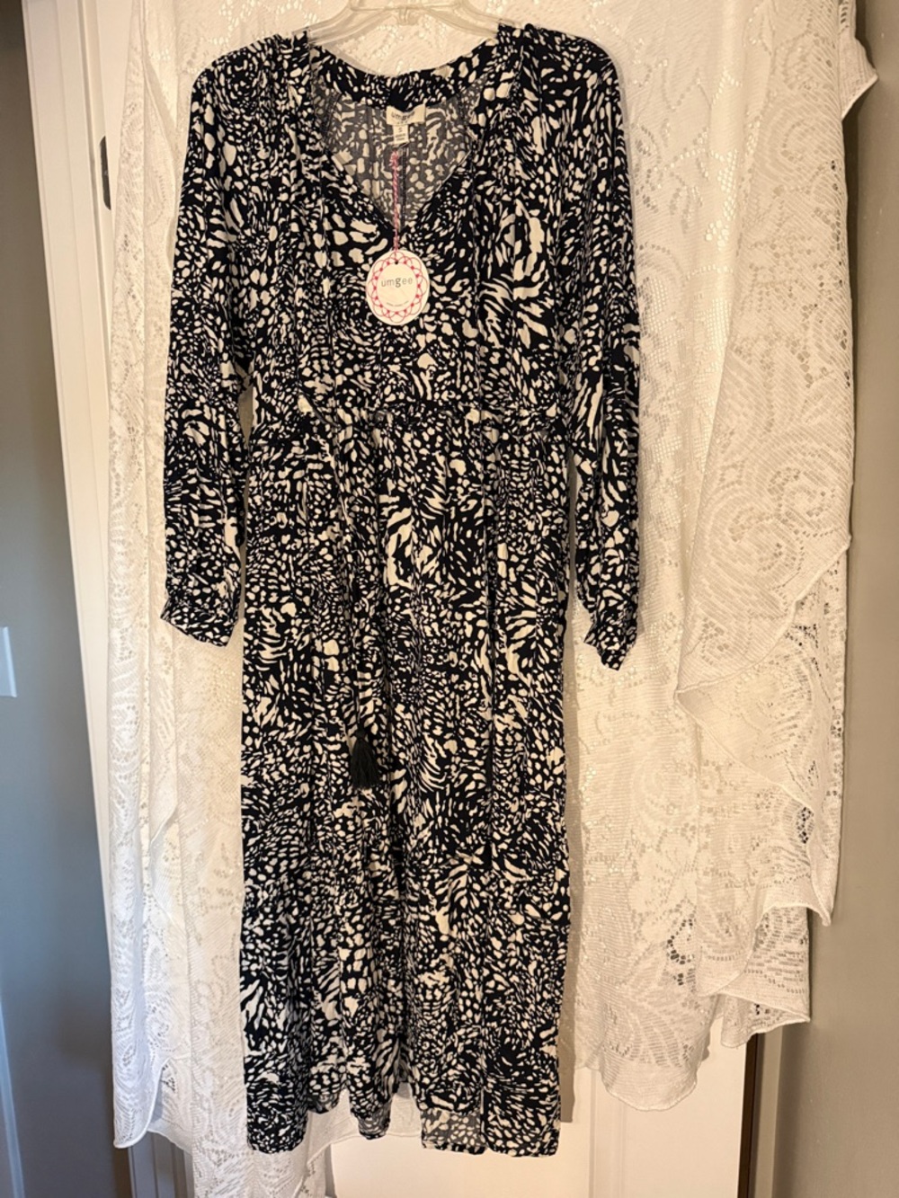 Umgee NWT Black & Ivory Abstract Print Tassel Tie Long Sleeve Tiered Midi Dress - Picture 5 of 5